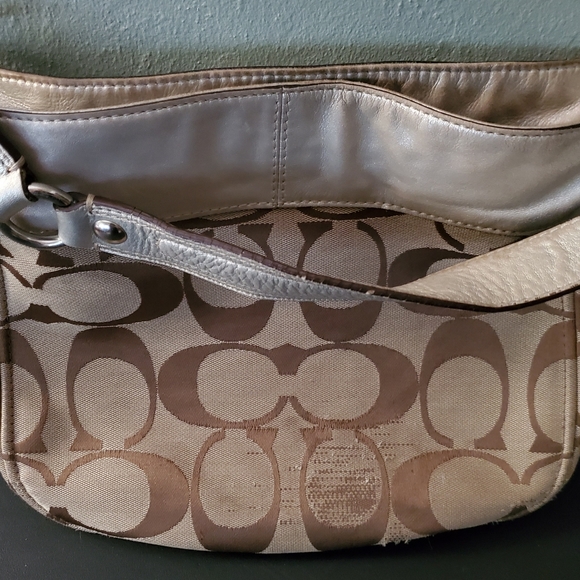 Authentic Coach Zoe Leather Handbag - Picture 9 of 11